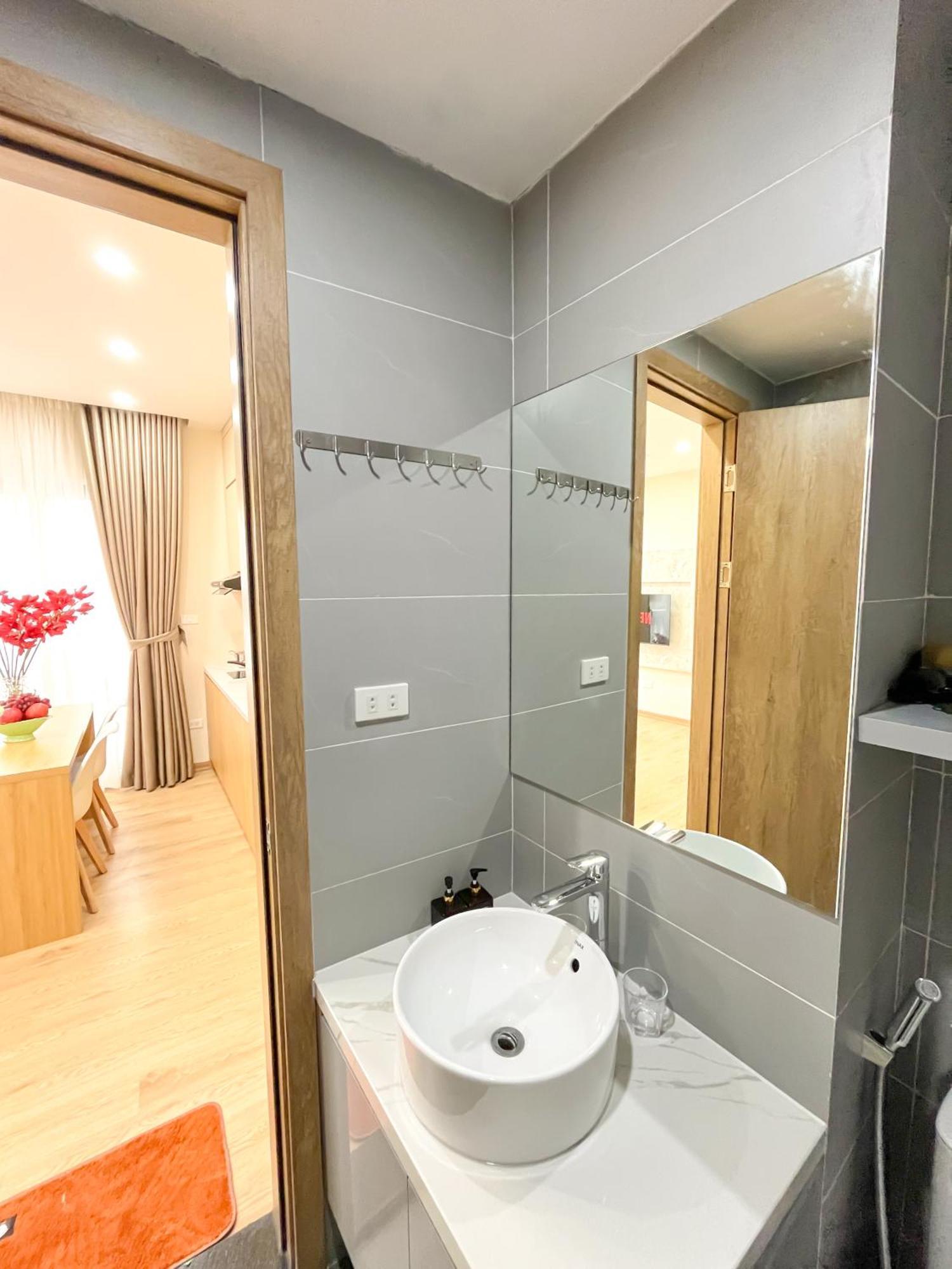 Amazing Housing Lac Long Quan 河内 外观 照片